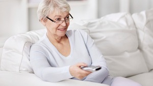 Niewielki telewizor dla seniora – jak wybrać?