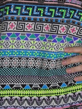 lekka, markowa bluzeczka -M- barwny aztecki wzór