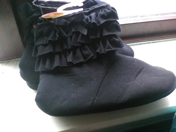 kapcie KOZACZKI DOMOWE CZARNE 37/38 PRIMARK