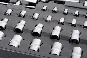 НАБОР ИНСТРУМЕНТОВ КЛЮЧИ ОТВЕРТКА В КОРПУСЕ 188 EL*