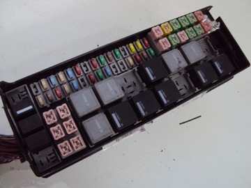 БЛОК ПРЕДОХРАНИТЕЛЕЙ RANGE ROVER SPORT 05-