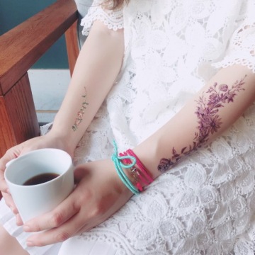 Тату цветок на бумаге в стиле Vintage Flower