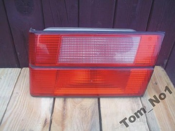 BMW E34 kombi lampa tylnia w klape strona prawa