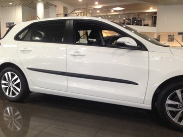 HYUNDAI i30 III производства с 2017 года – боковые молдинги