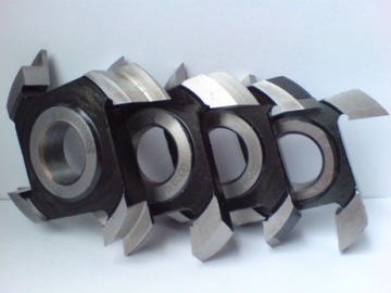 Набор фрез для обшивки стен толщиной от 12 до 32 мм.