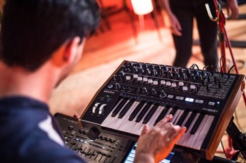 Аналоговый синтезатор Arturia Minibrute 2