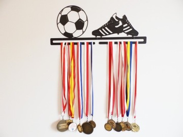 Duży metalowy wieszak na medale PIŁKA NOŻNA PIŁKARZ FOOTBALL MUNDIAL biały