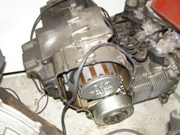 Детали двигателя Suzuki GSF 400 Bandit.