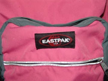 Школьный рюкзак EASTPAK с 4 отделениями просторный и удобный.