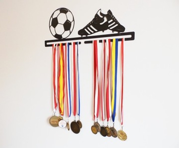 Duży metalowy wieszak na medale PIŁKA NOŻNA PIŁKARZ FOOTBALL MUNDIAL biały