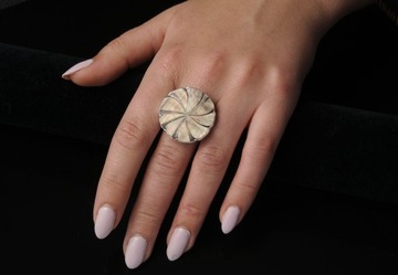 VERSIL pierścionek kwiat z masą perłową kwiatek SREBRO 0,925