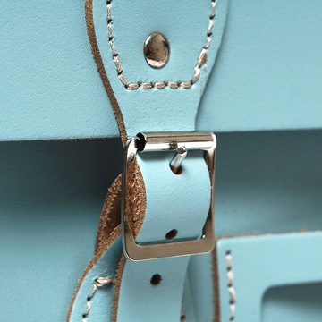 Dámska kožená kabelka Poštárka BABY BLUE z Veľkej Británie