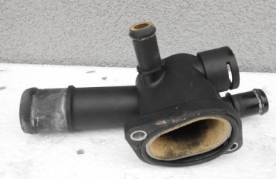 Корпус термостата патрубок vw audi 038121132d фото №1