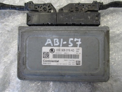 Бортовой компьютер блок управления skoda fabia ii 03e906019ad фото №1