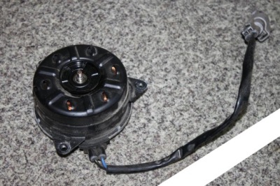 Rav4 06-10r. 2.2d4d двигун вентилятора 16800-8380 фото №1