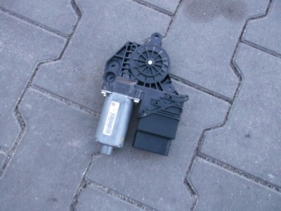 Моторчик скло лівий задня golf 5 plus 5m0839401b фото №1