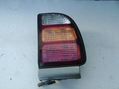 Toyota rav4 1998 лампа задняя задняя правая фото №1