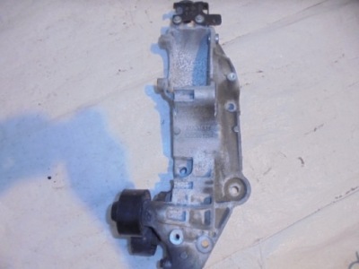 Renault 2.0 dci кронштейн генератора 8200881264 фото №1