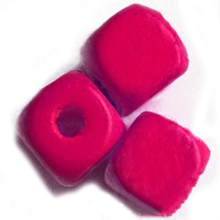 Koraliki Drewniane Kostka Różowe 10mm 10szt