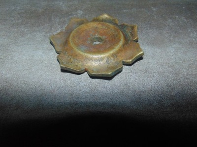 Stara mosiężna rozeta,podkloszówka śr.6,7 cm.
