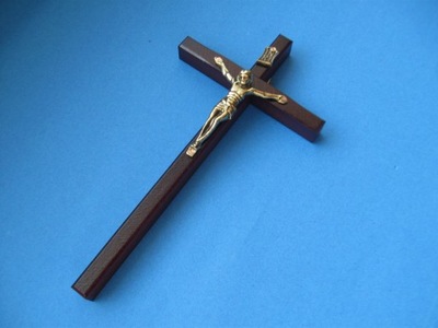 Krzyż drewniany brąz-mahoń na ścianę 15,5 cm