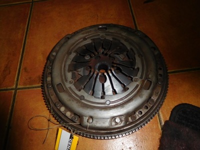 CLUTCH DUAL-MASS WHEEL VW 1.9 038141025P - milautoparts-fr.ukrlive.com