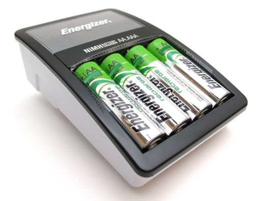 ŁADOWARKA ENERGIZER + 4 AKUMULATORKI R6 AA 2000mAh