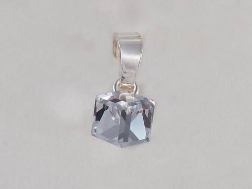 с подвеской в ​​виде куба Swarovski Cube 6мм СЕРЕБРЯНЫЙ