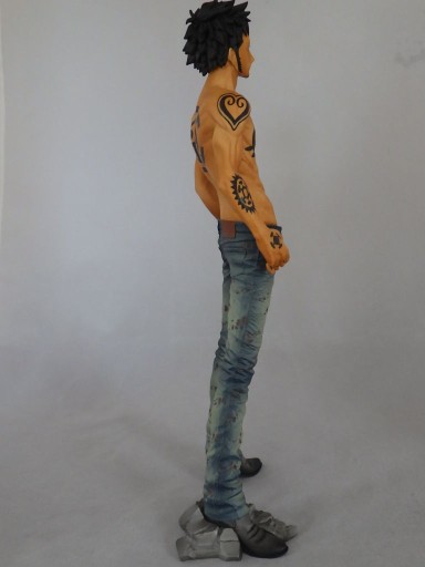 FIGURKA ANIME ONE PIECE Trafalgar Law KING OF ART