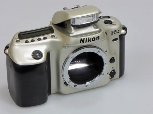 NIKON F50 СЕРЕБРЯНЫЙ корпус