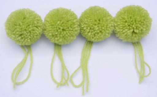 Pompon Czuchracz 4,5 cm 100% Akryl Puszyste Pompon