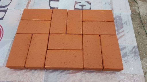 KALAHARI RED CLINKER PAVEMENT CRH LHL CUBE