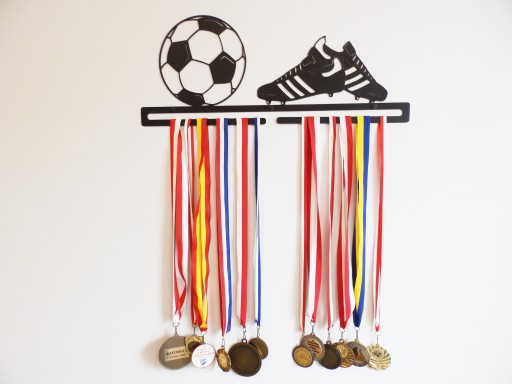 Duży metalowy wieszak na medale PIŁKA NOŻNA PIŁKARZ FOOTBALL MUNDIAL biały