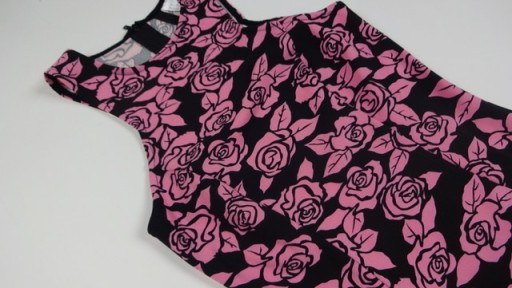 H&M__ОБЛЕГАЮЩЕЕ ПЛАТЬЕ__РОЗЫ__BDB 32