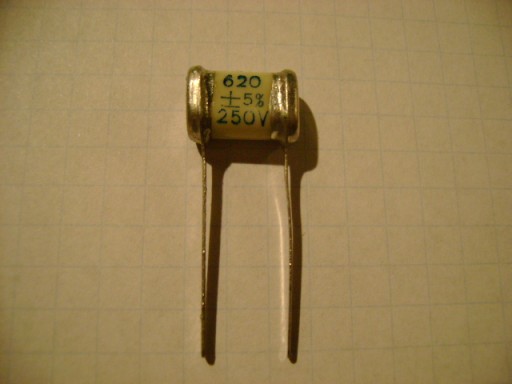 KONDENSATOR 620pF/250V MIKOWY SG-2 SILVER MICA