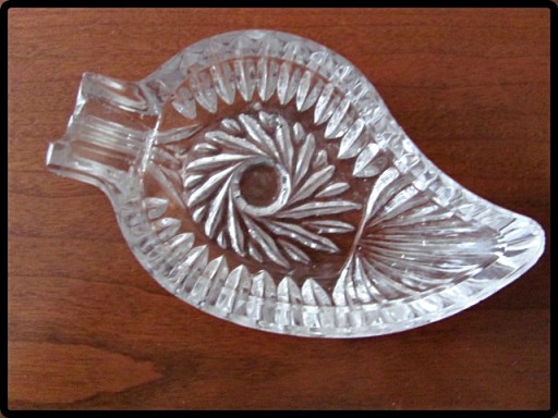 Zdjęcie oferty: Kryształowa popielniczka w kształcie liścia