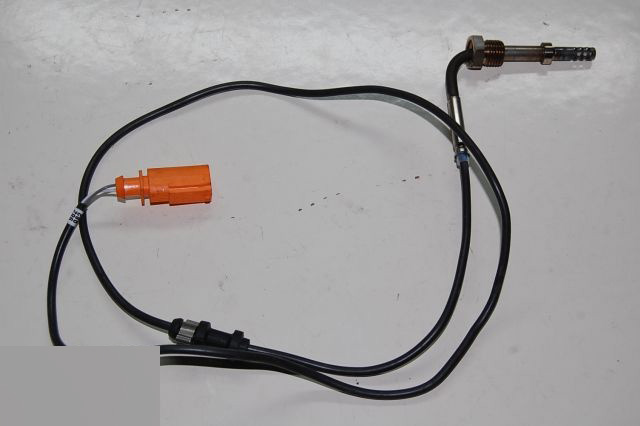 VW AUDI SENSOR TEMPERATURE EXHAUST GASES 03L906088G photo 1 - milautoparts-fr.ukrlive.com