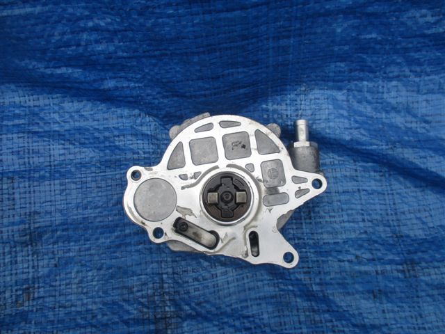 VW PASSAT B6 B7 CC PUMP VACUUM 2.0 TDI 03L145100 photo 2 - milautoparts-fr.ukrlive.com