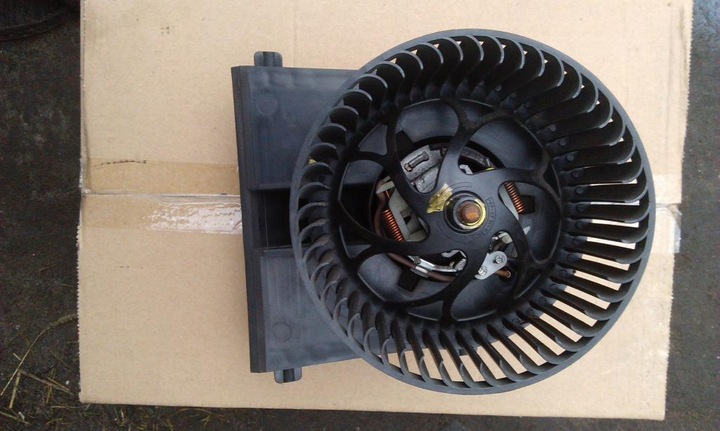 VW GOLF IV 4 VENTILATEUR DE VENTILATION CLIMATISATEUR VALEO EUROPE photo 1 - milautoparts-fr.ukrlive.com