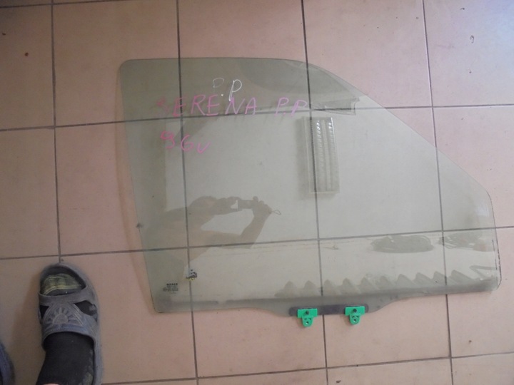 NISSAN SERENA 2.3D GLASS RIGHT FRONT photo 1 - milautoparts-fr.ukrlive.com