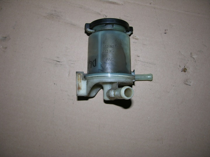 TOYOTA AVENSIS T25 D4D RÉSERVOIR ASSISTANCE HYDRAULIQUE photo 1 - milautoparts-fr.ukrlive.com