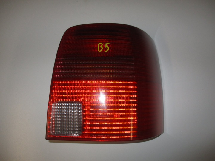 LAMP RIGHT REAR VW PASSAT B5 UNIVERSAL 3B9945112F photo 1 - milautoparts-fr.ukrlive.com