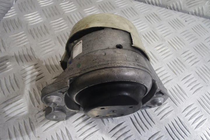 MERCEDES W213 E400 COUSSIN DE MOTEUR A2132401700 photo 3 - milautoparts-fr.ukrlive.com