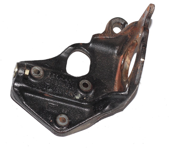 VW T4 BRACKET PUMP HIGH PRESSURE FUEL PUMP 074130147C photo 1 - milautoparts-fr.ukrlive.com