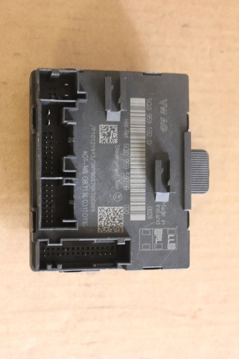 Блок управления дверь передняя передний правый vw passat b8 5q0959592d, Цена
