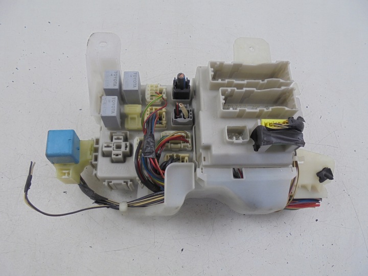 Блок предохранителей 82641-02060 corolla e12, Цена