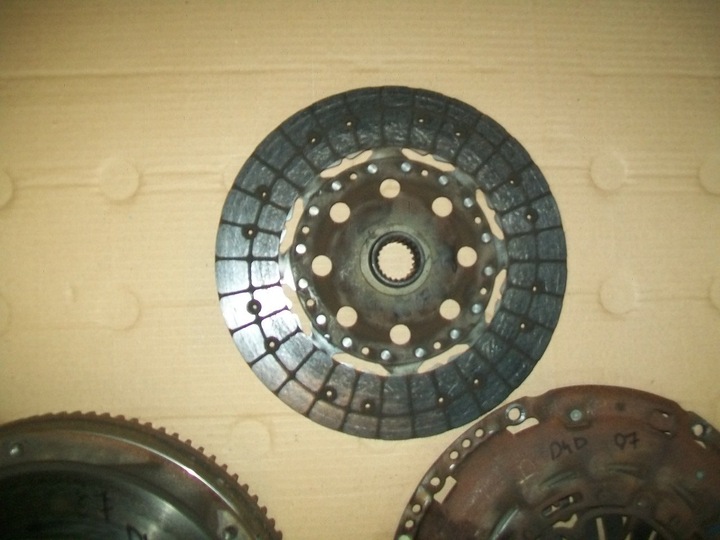 фото №4, Toyota avensis t25 06-08 2.0 d4d колесо двухмассовый сцепление прижим