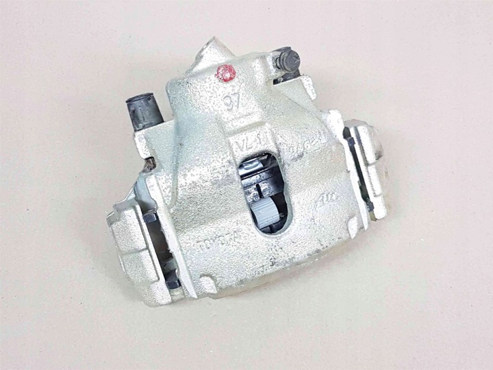 фото №8, Avensis t22 97-03 суппорт тормозной тормозные колодки перед l