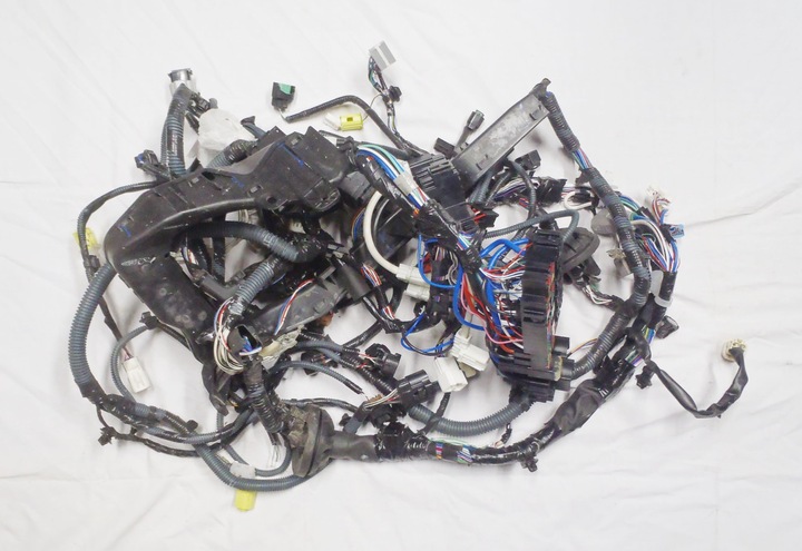 фото №1, Corolla e16 15-17 автомат установка джгут камери