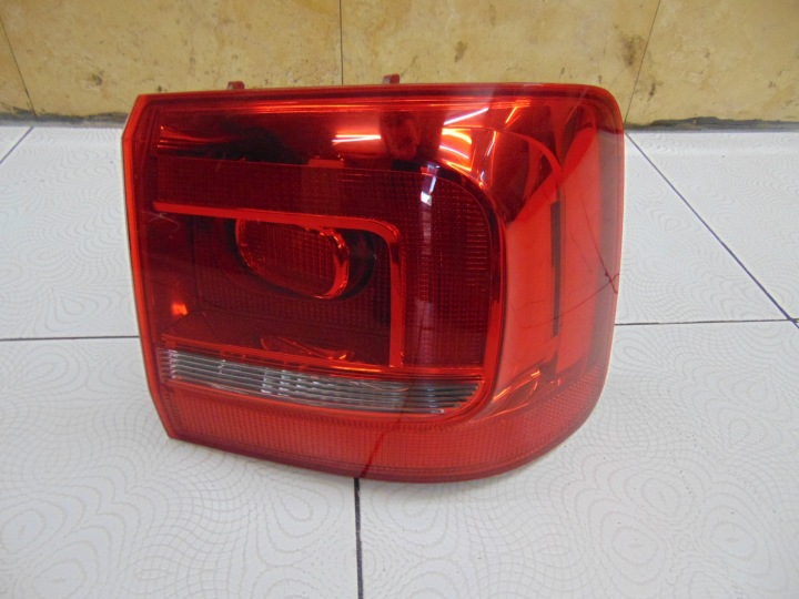 LAMPA TYŁ TYLNA PRAWA VW TOURAN 2010->